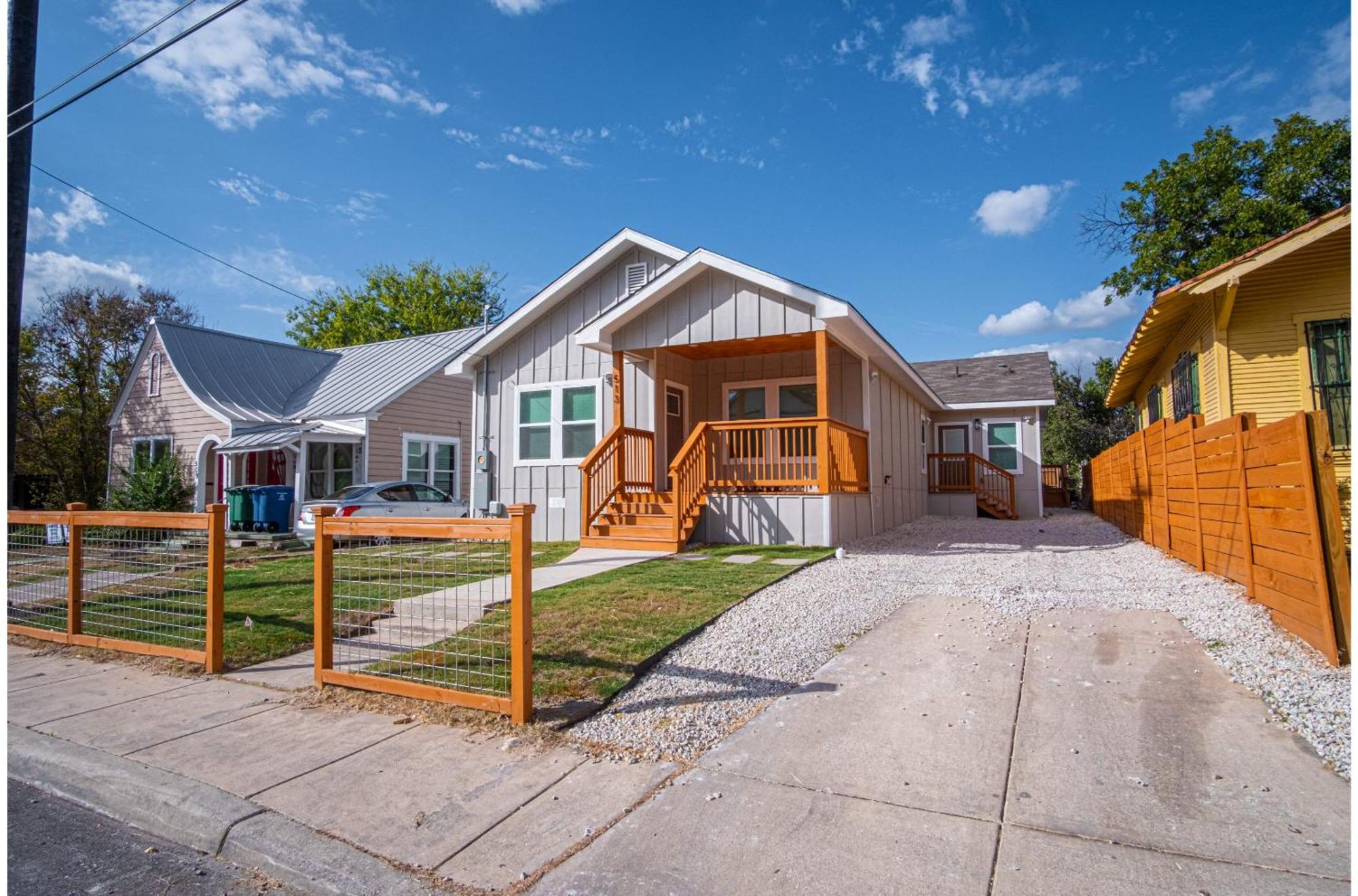 Lovely Charming 4br2.5ba Near Downtowns Prime