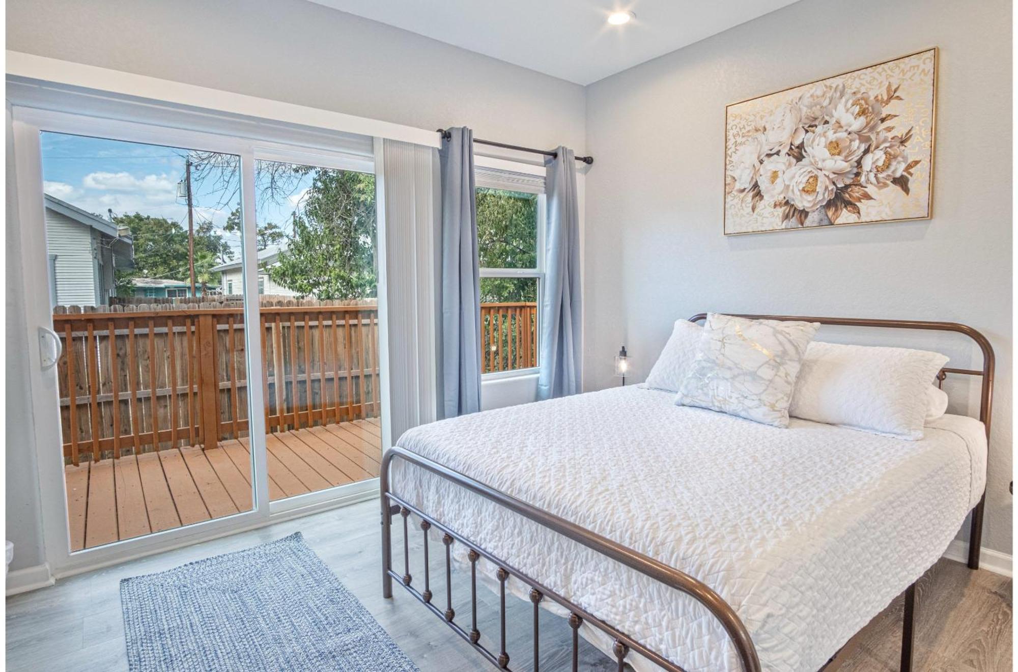 Lovely Charming 4br2.5ba Near Downtowns Prime Holiday home *